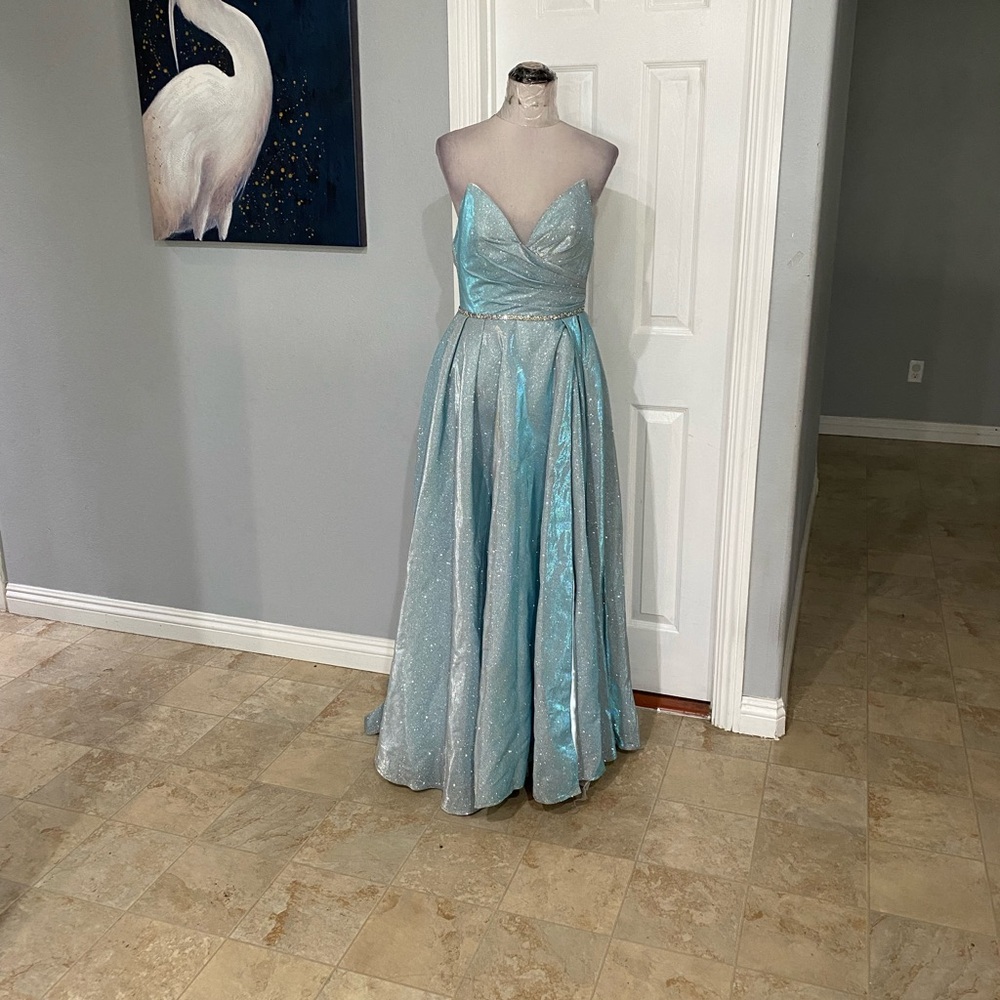 Cinderella Divine Women size 4 light blue sparkly prom dress